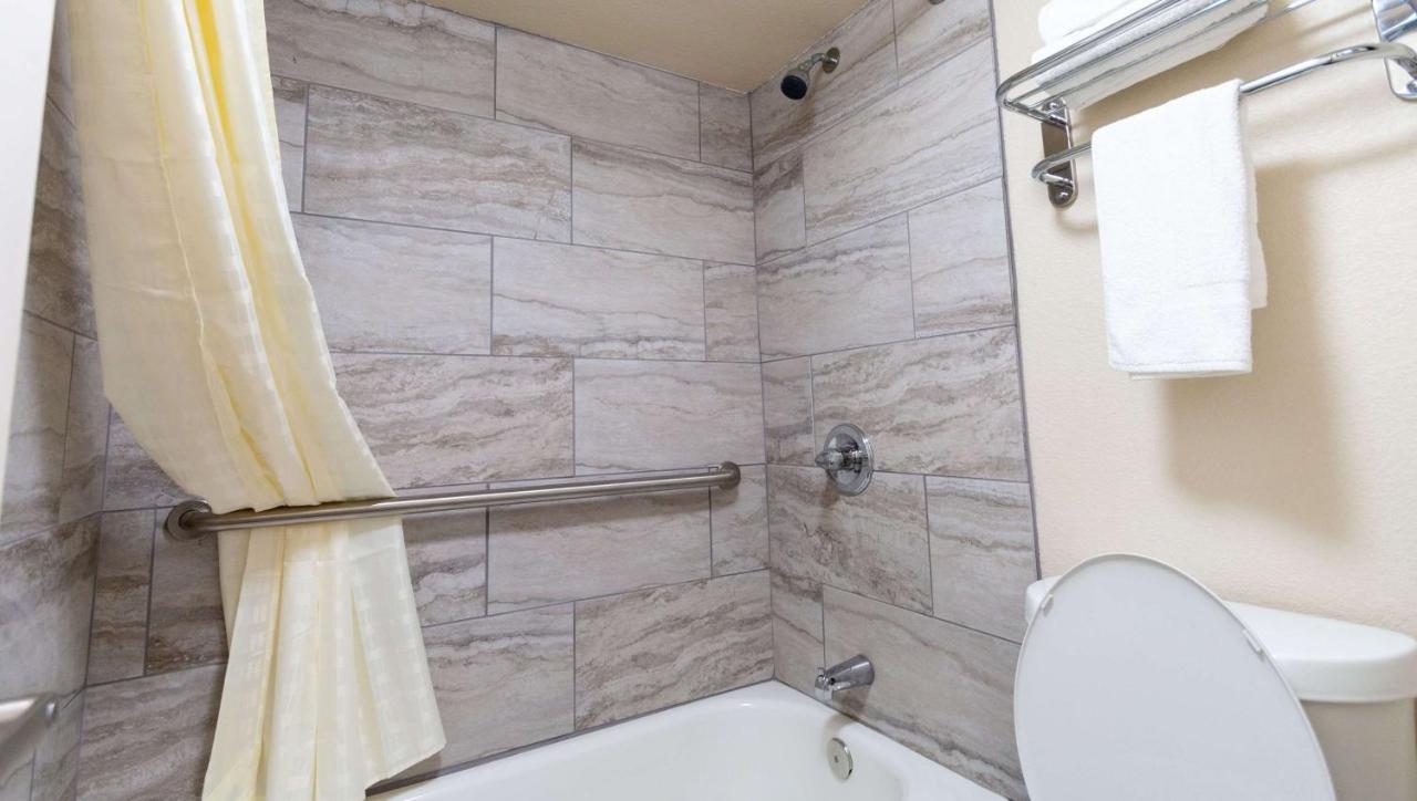Magnuson Extended Stay And Suites Airport Hotel Ървинг Екстериор снимка