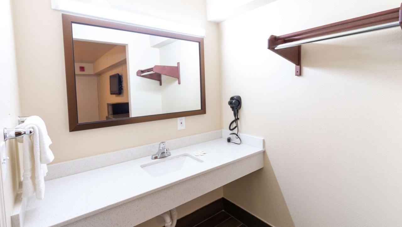Magnuson Extended Stay And Suites Airport Hotel Ървинг Екстериор снимка